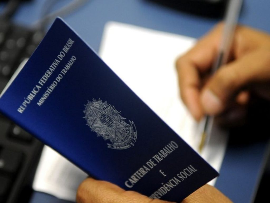 demissões voluntárias